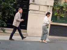 Tiborcz István és Orbán Ráhel magyar rendszámú G-osztályú Mercedesszel közlekedik Londonban