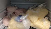 Tolvaj konyhásnéniket fogott Gyömrő polgármestere, 6 kiló sajtból 0,9-et hagytak meg a gyerekeknek