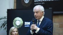 Az embernek maradjon meg a józan esze, tegye fel a szükséges kérdéseket, figyelmeztetett sajtótájékoztatóján Schiff András