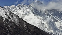 Emberi vizelet is olvasztja az Everest gleccserét