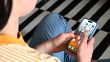 Emmanuel Macron nekifut a középiskolai mobiltelefon-korlátozásnak is, az oktatási intézmények nincsenek elragadtatva az ötlettől