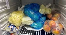 Gyerekek menzaételéből loptak a gyömrői iskola konyhásai, a polgármester a parkolóban kapta rajta őket
