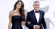 Mint egy menyasszony! Hófehér ruhában tündökölt Amal Clooney, ám egy apró részlet felrobbantotta a netet