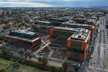 Pert indít Zugló a Bosnyák téri irodakomplexumot fejlesztő Bayer ellen