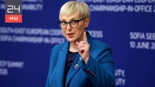 Videón, ahogy a szlovén államfőt szállító konvoj autói egymásba rohannak