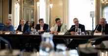 Egyelőre marad a szolidaritási adó, de a bajba jutott önkormányzatoknak segíthet a Pénzügyminisztérium