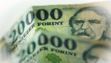 Elfáradt a hét végére a forint, a 4iG-t és a Molt is nagyon ütik a befektetők