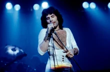 Freddie Mercury 80 éves lenne – most újra életre kelnek legendás pillanatai