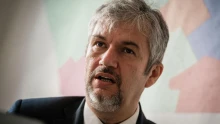 Hadházy Ákos: Az új kormány kommunikációjában is megjelenik a hazudozás és a mellébeszélés, ha nem árulja el, ki az egyik helyettes államtitkára