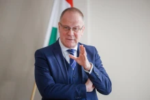 Kitálalt a miniszter: „Gondolkodtam a Fidesz elhagyásán” – Navracsics Tibor exkluzív interjút adott