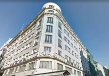 Közpénzből szállásolták el a Szijjártó vezette külügyminisztérium vendégeit Tiborcz hotelében