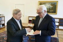 Nádas Péter második hazájában az elmúlt 100 év 100 legjobb könyve között tartják számon a Párhuzamos történeteket