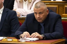 Panyi Szabolcs szerint Ruszin-Szendi akaratlanul is elismerte, hogy vannak információi arról, kik beszélhettek a HVG-nek Szuvák Attiláról