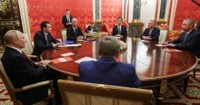 Kedves szavakkal simogatta egymást Putyin és az orosz delegáció, egyelőre eredmény nélkül