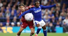 „Szánalmas, fogalmatlan, hasznavehetetlen” – Hiába nyert a Liverpool, a szurkolók nem szállnak le Kerkez Milosról