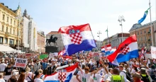 Tízezrek tüntettek Zágrábban, mert a kormány késlekedik több tonna hulladék elszállításával
