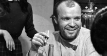 A barátja lányába lett szerelmes, vérbe fagyva találtak rá, nyolc évig tanult újra beszélni - Madaras József, a szerethető dúvad története