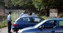 Előkerült egy tó fenekéről egy pisztoly, amitől azt remélik, közelebb visz a Franciaországot megrázó gyilkosság megoldásához