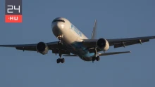 Lángoló Boeing 767-es okozott riadalmat a Miami reptéren: túlfutott a kifutópályán, közúton állt meg