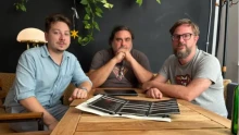 „Liberális, módszereiben néha anarchista” alapelvek mentén folytatná útját a megsemmisülésbe a Kutyapárt