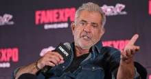 Mindenki szeme láttára alázott meg egy jeltolmácsot Mel Gibson: megtörte a csendet a botrány után
