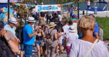Turistatömegek lepték el a dobrudzsai falut, hogy a ChatGPT által bekamuzott halászléfesztiválon vegyenek részt