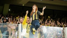 Aranylabdás vitte edzésre az AEK magyarját, Varga nevét ma úgy üvöltik, mint Esterházyét