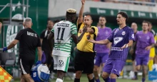 Elmaradt piros lap, erélytelen játékvezetés, lesgól – Kőkemény kritika a Fradi–Újpest bíróinak