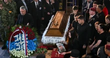 Ezrek gyűltek össze a háborús bűnös Ratko Mladić temetésén Belgrádban