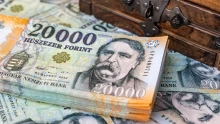Jól jártak a magyar megtakarítók: rég nem látott szintre estek a kedvelt befektetés költségei
