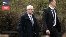 Leadta záró vagyonnyilatkozatát Polt Péter, hogy tovább használhassa a hivatali autóját