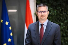 Már a második fontos kormányzati feladatkörét kapja a Partizánból ismert elemző
