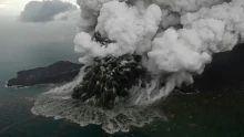 Megbénította az indonéz légiközlekedést az Anak Krakatau vulkán kitörése