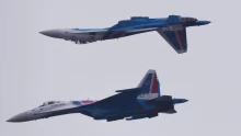 Putyin nem sajnálja rá a pénzt: szuperfegyverek sorozatát kapta meg az orosz hadsereg, 400 kilométerről lövi az ukránokat – telerakták bombákkal az új Szu-35-ös vadászgépeket
