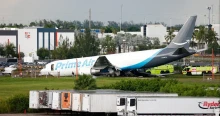 Túlfutott a futópályán az Amazon cargo gépe Miamiban, többen meghaltak a balesetben