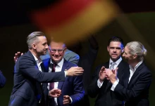 Tusk: Csak az idióták vagy az árulók tudnak örülni az AfD győzelmének