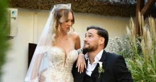 "Nézz egy kicsit rám, szeretlek" - Kamerák előtt vallott először szerelmet a TV2-vel háborúzó sztárpár - videó