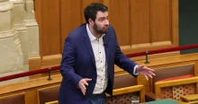 Jámbor András kiakadt: másodszor is szétverték a hajléktalan nők kiállítását – „Ehhez tényleg síkbunkónak kell lenni”