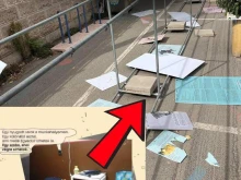 Két hét alatt másodszor verték szét a hajléktalan nőkről szóló kiállítást a rakparton