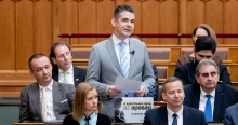Novák Előd szerint kettős mércét alkalmaz a házelnök Toroczkai kitiltásával
