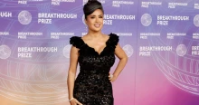 Salma Hayek meztelen fürdőzéssel ünnepelte a 60. születésnapját – fotók