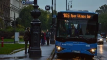 Tesztüzem a fővárosban: több buszjáraton már bankkártyával is lehet fizetni a vonaljegyért