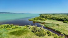 A Balaton jövője a tét: uniós biztossal tárgyalt Forsthoffer Ágnes – Brüsszel figyelme is a tóra irányult