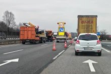 Baleset az M5-ös autópályán, erős forgalom a Budapest környéki utakon