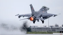 Fegyverkezik Magyarország szomszédja: nem elég a 14 darab F16-os, újabb vadászbombázókat vesznek