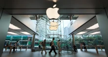 Pillanatokon belül érkeznek az új iPhone-ok - Történelmi bejelentést tart az Apple
