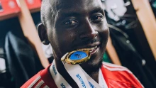 Simán megválasztanák Uganda királyának, inkább maradna futballozni az angol kilencedik osztályban