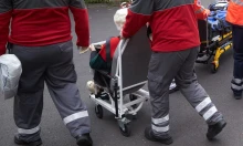 Tíz hibát talált a hatvani kórház belső vizsgálata a hazaszállítás közben meghalt idős nő ellátásában
