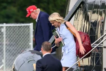 Trump elnökként 45 ezer dollárt adott ajándékba rejtélyes bizalmasának, Natalie Harpnak