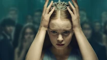 Valódi iskolai rémálmot ígér a Carrie-sorozat első nagy előzetese, amiben újból megelevenedik Stephen King kultikus története